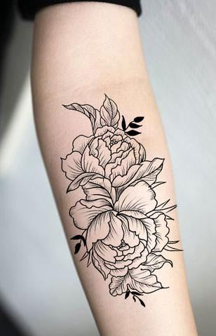 Traditional Peony Forearm Tattoo Ideas for Women - Vintage Floral Black Outline Arm Tat - ideas negras del tatuaje del antebrazo de la peonía del esquema para las mujeres - www.MyBodiArt.com #tattoos