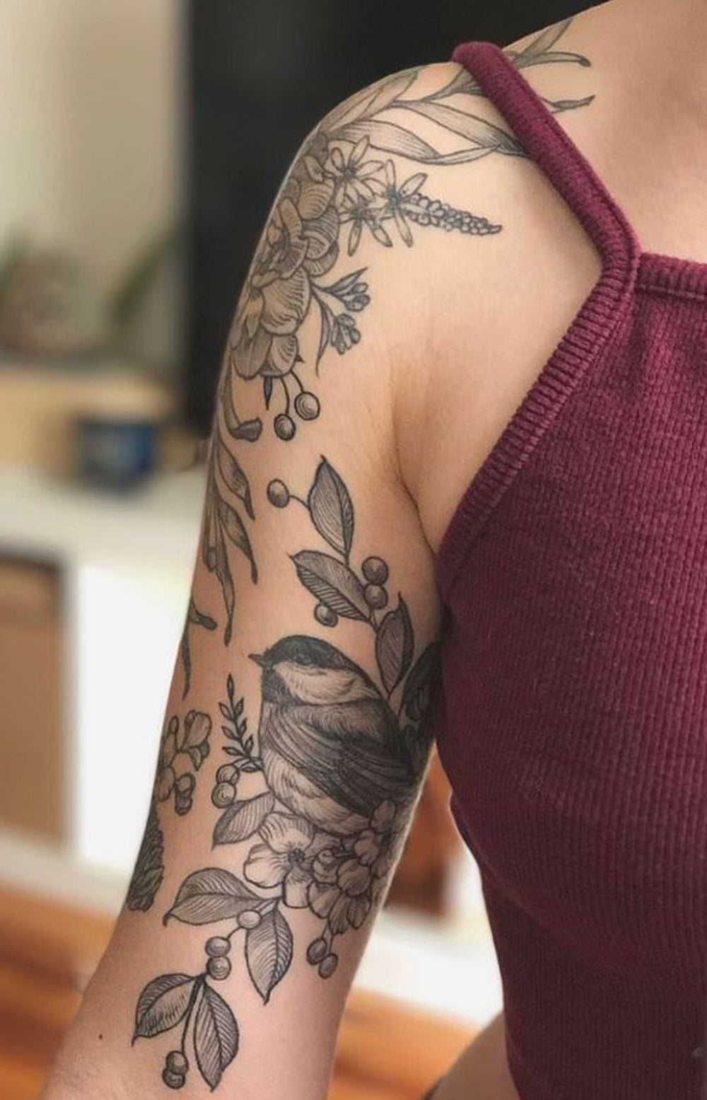 Girly Black Floral Flower Arm Sleeve Tattoo Ideas for Women - Feminine Rose Shoulder Tat - ideas florales negras del tatuaje del hombro para las mujeres - www.MyBodiArt.com