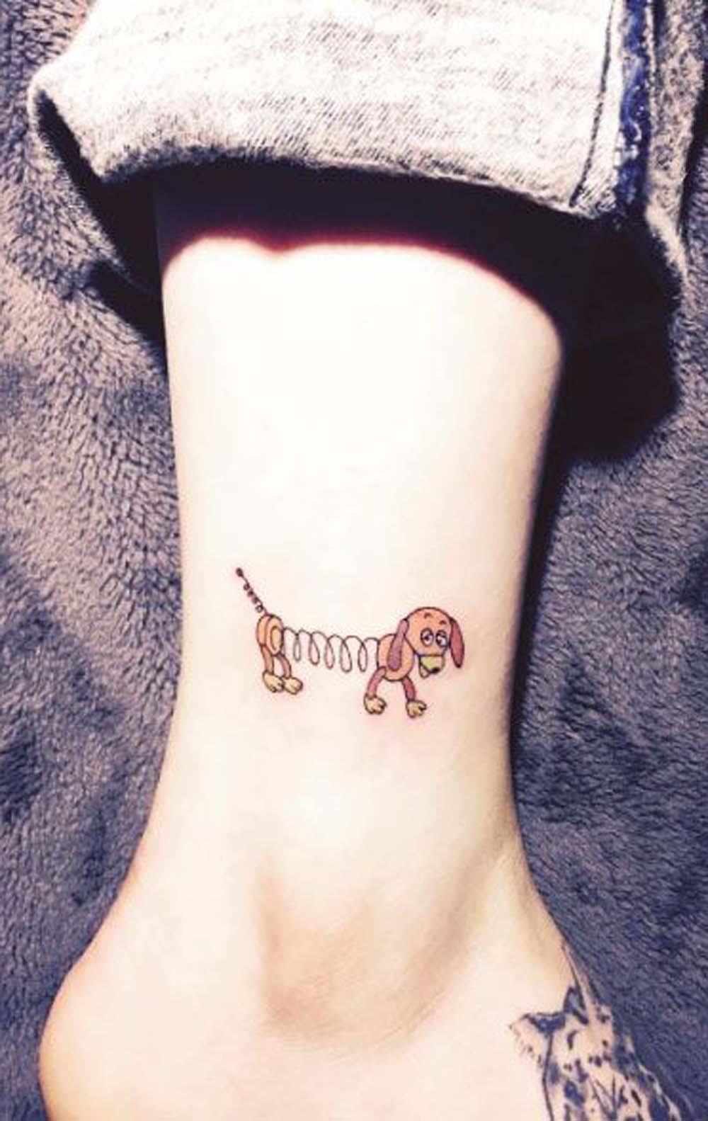 Small Toy Story Slinky Dog Ankle Tattoo Ideas for Women - small dog ankle tattoo ideas for teenagers Edit  small dog ankle tattoo ideas for teenagers  ideas pequeñas del tatuaje del tobillo del perro para adolescentes - www.MyBodiArt.com 