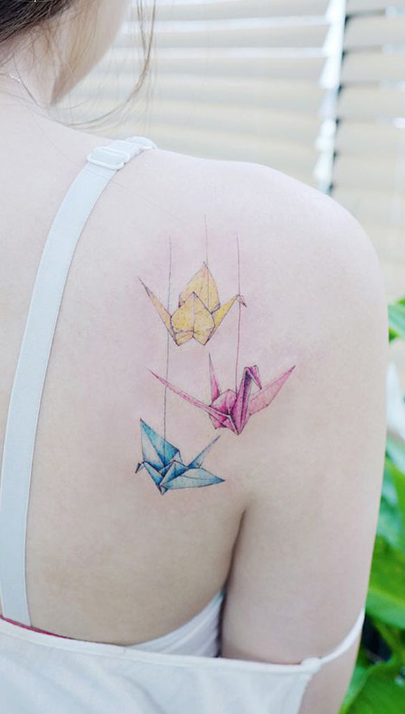 Cute Watercolor Origami Shoulder Tattoo Ideas for Women -  Ideas lindas del tatuaje del hombro de Origami de la acuarela para las mujeres - www.MyBodiArt.com  