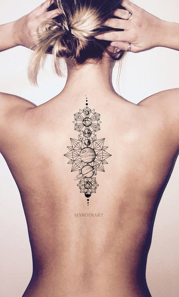 Cool Moon Phases Back Tattoo Ideas for Women Black Geometric Mandala Spine Tat - fases lunares únicas ideas de tatuaje para mujeres -  www.MyBodiArt.com #tattoos