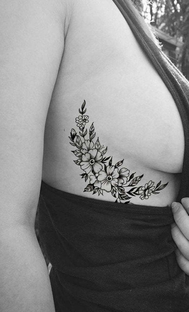Unique Wild Rose Wreath Rib Tattoo Ideas for Women - Pretty Floral Flower Black Outline Delicate Side Tat - ideas de tatuaje de costilla rosa salvaje para mujeres - www.MyBodiArt.com #tattoos