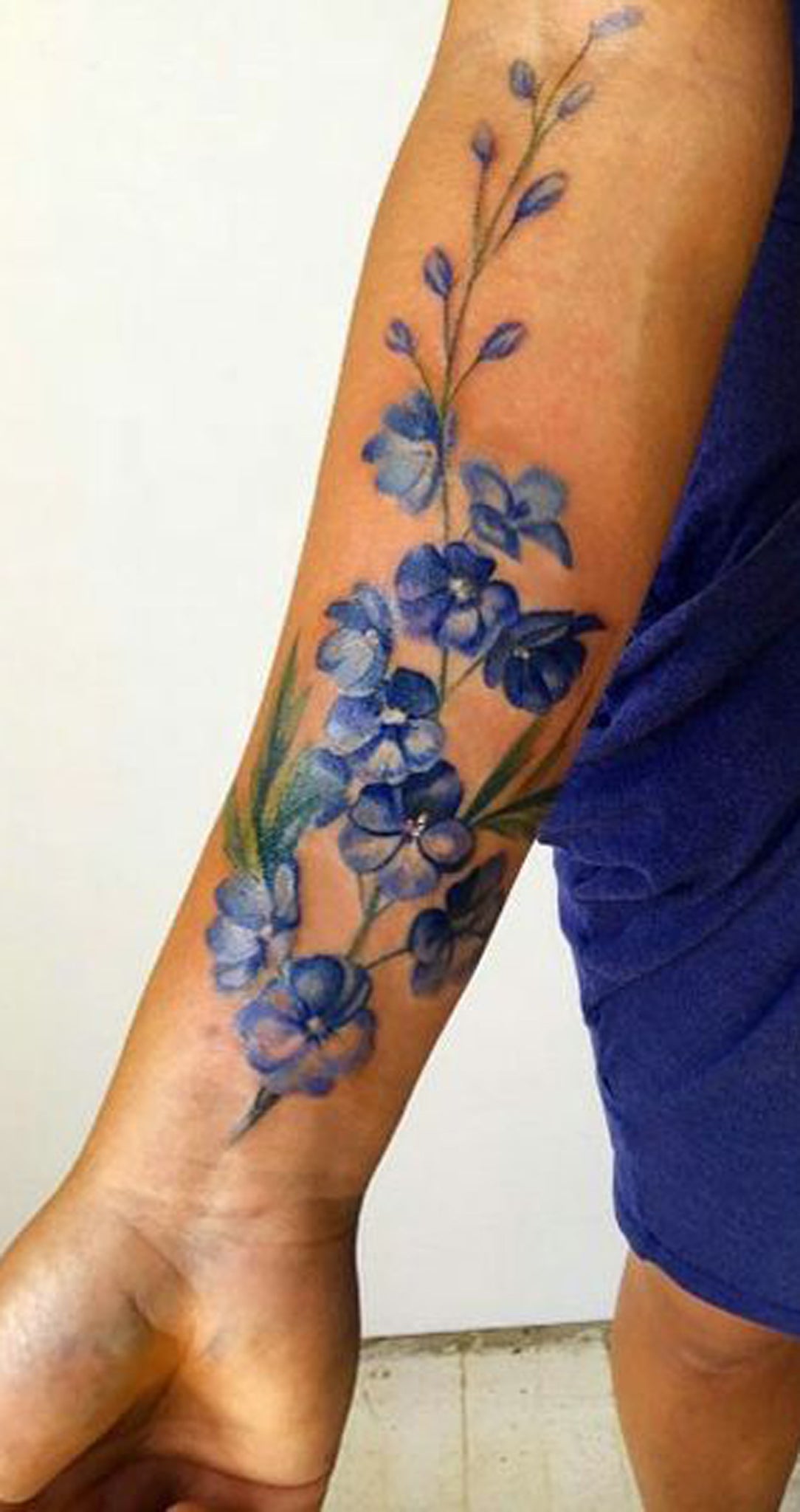Watercolor Flower Forearm Tattoo Ideas for Women -  ideas de tatuaje de antebrazo acuarela flor - www.MyBodiArt.com