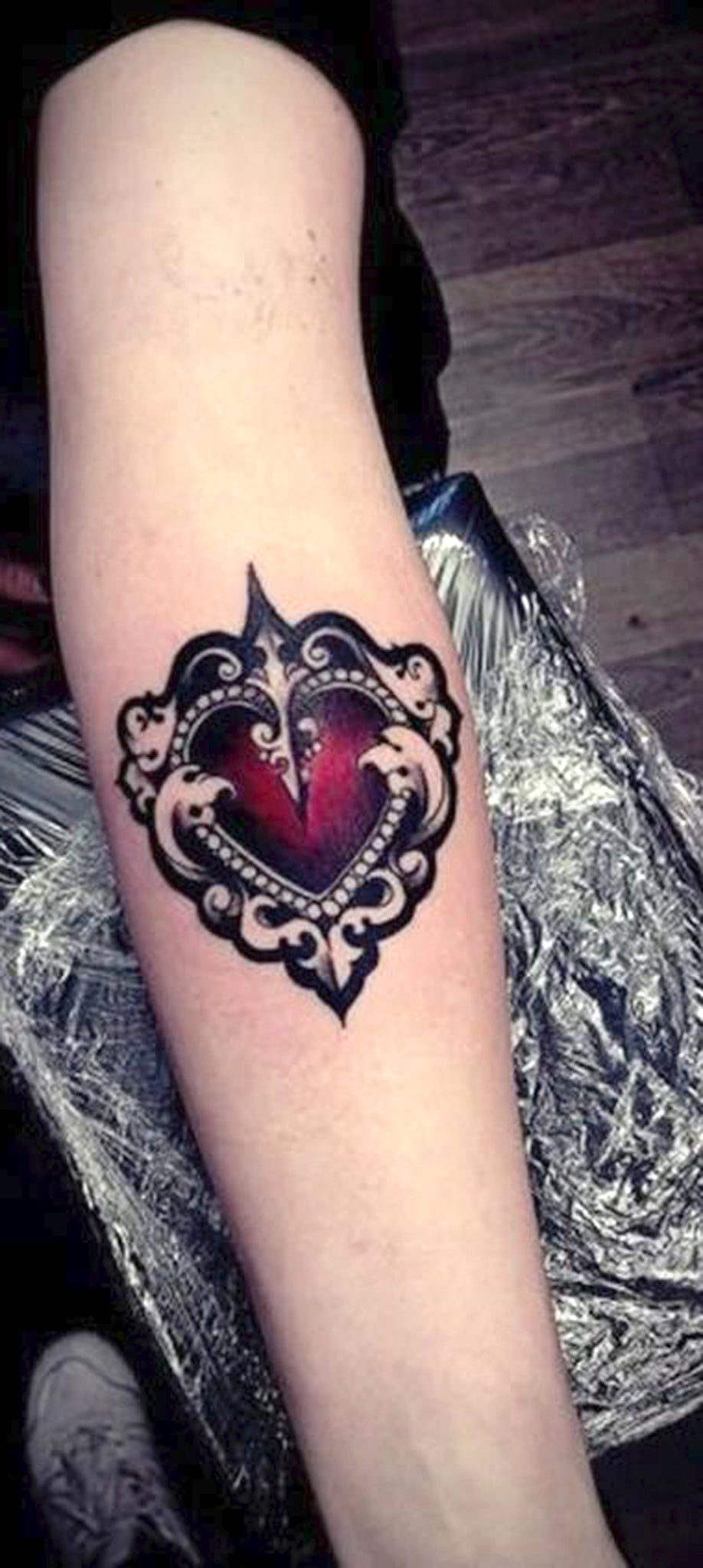 Vintage Victorian Red Heart Forearm Tattoo Ideas -  ideas de tatuaje de antebrazo corazón rojo - www.MyBodiArt.com