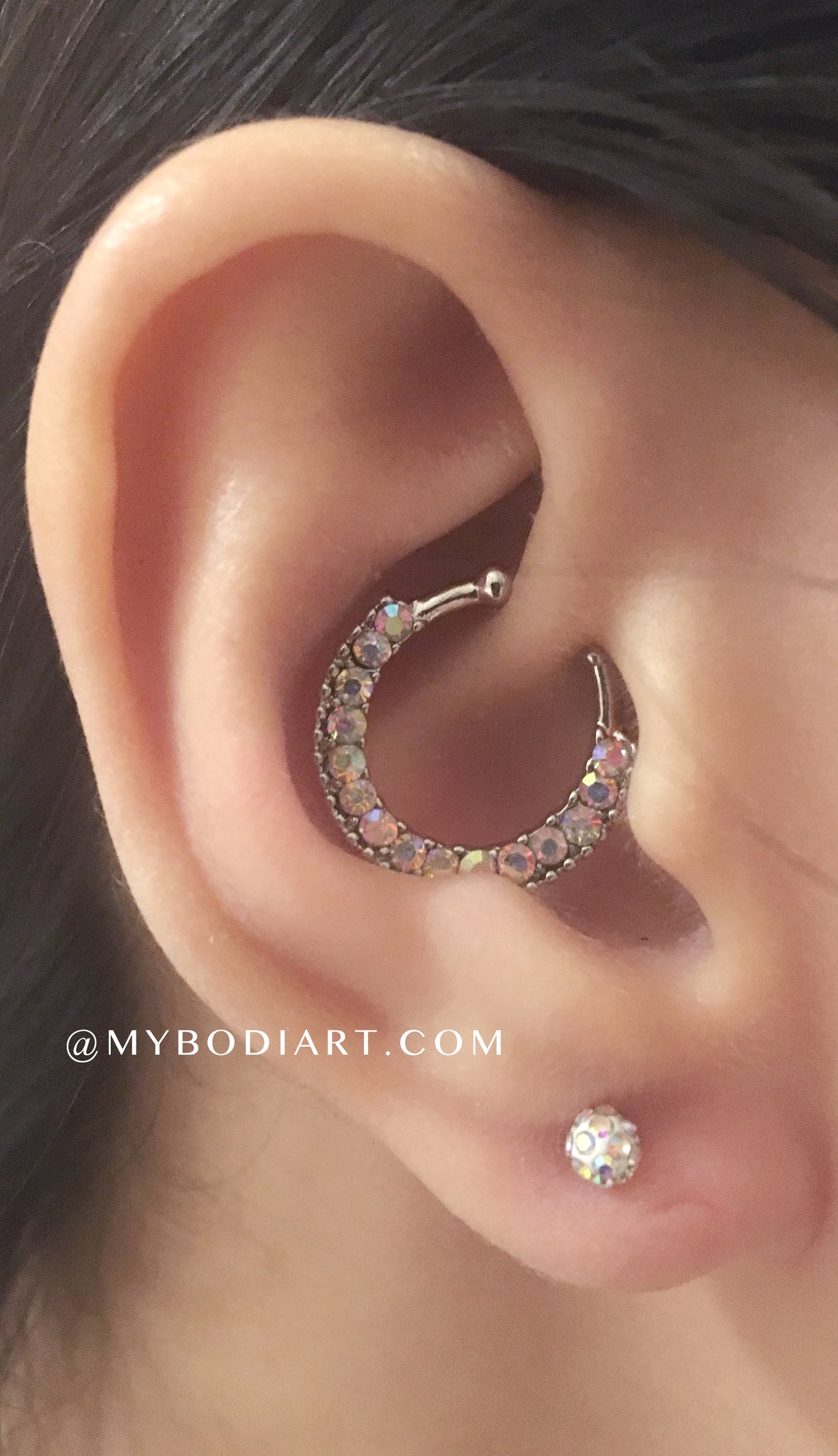 Adorable Girly Ear Piercing Ideas for Teenage Girls - la perforación del oído ideas chicas - www.MyBodiArt.com