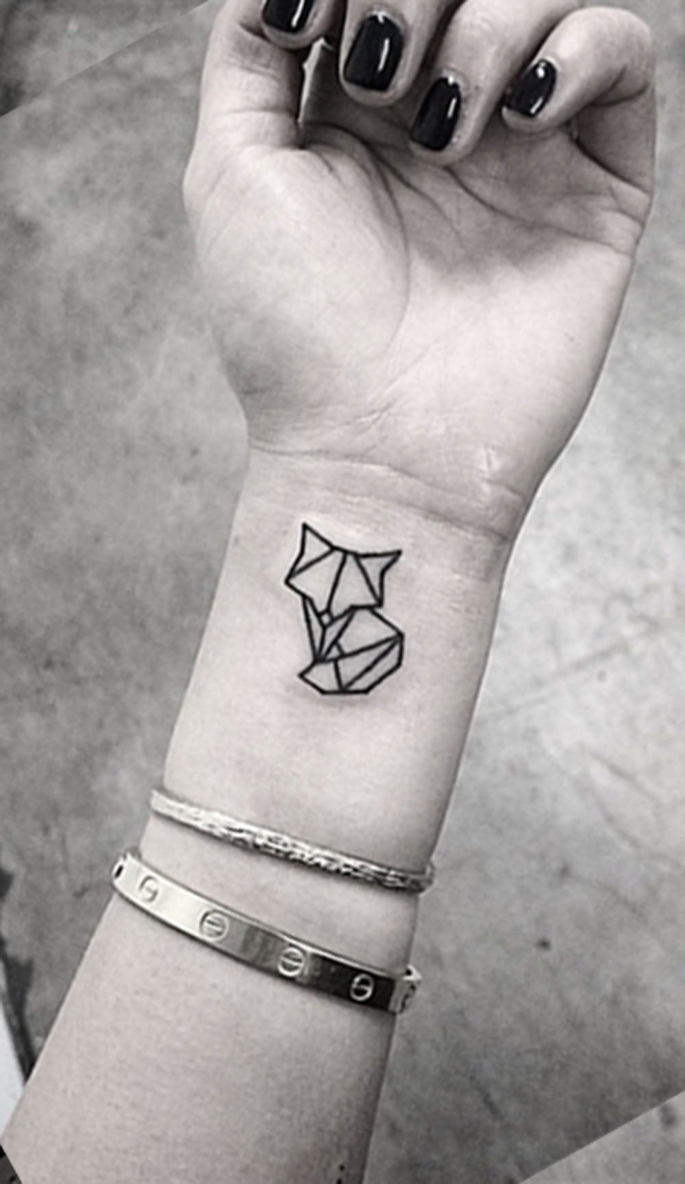 Small Minimal Geometric Wrist Arm Cat Fox Nature Tattoo Ideas for Women -  Ideas geométricas del tatuaje de la muñeca del gato para las mujeres - www.MyBodiArt.com