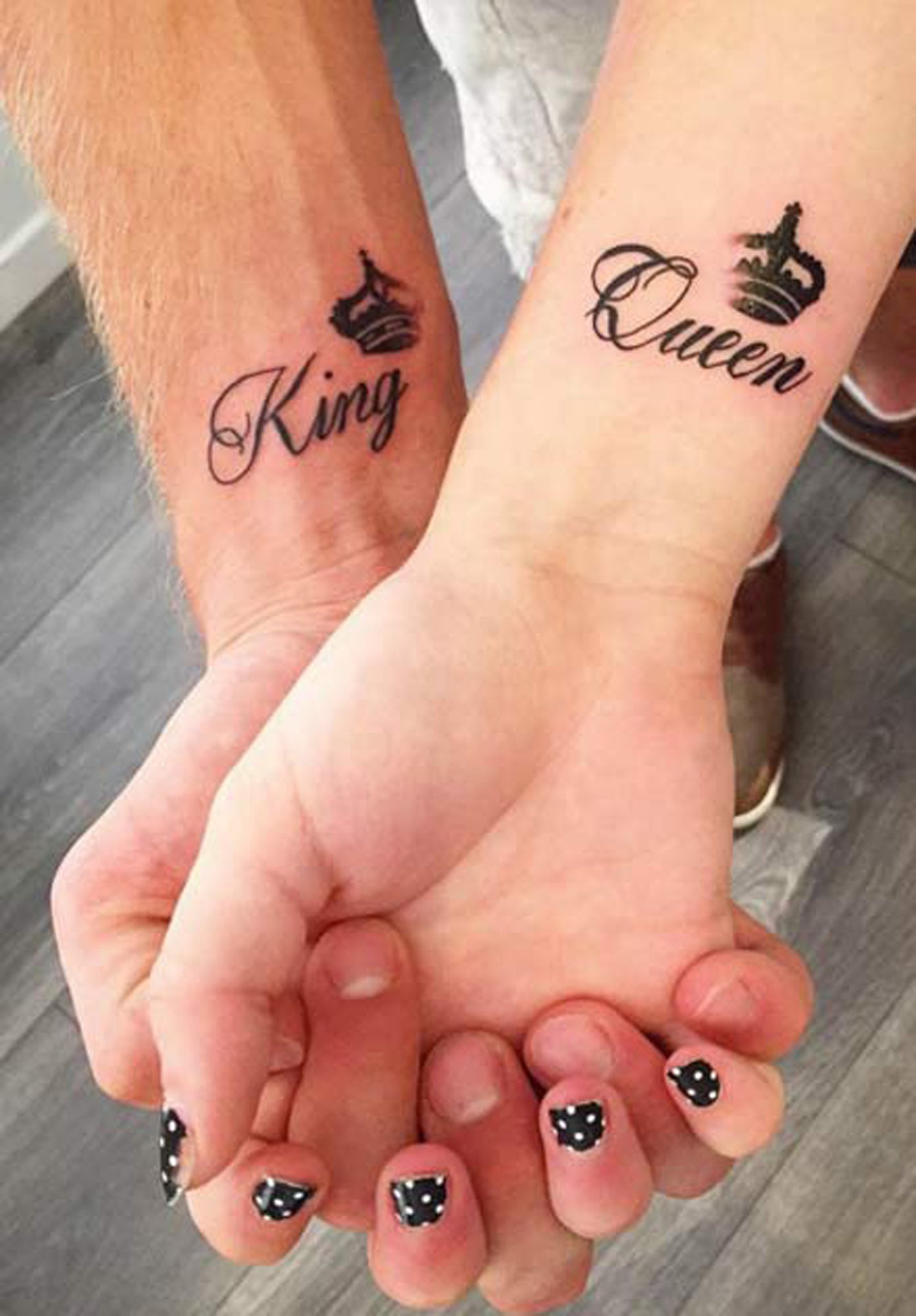 Matching Queen & King Crown Tattoo Ideas for Couples for Husband & Wife Marriage Boyfriend Girlfriend -  coincidencia de ideas de tatuaje par para parejas - www.MyBodiArt.com 