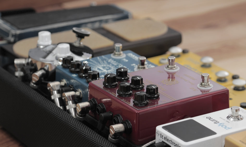 Analogman Bi-Chorus and ARDX20 Delay on Helweg Design custom pedalboard