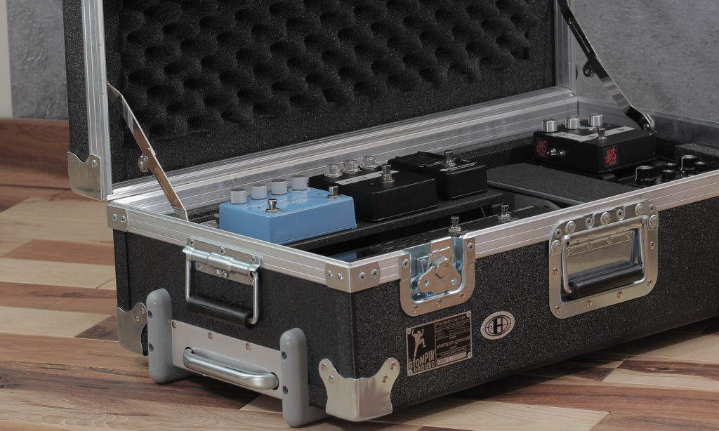 Helweg pedalboard in Duralight flight case