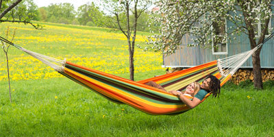 Couple lying in Paradiso Esmerelda Double hammock