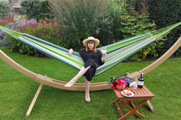 Woman sitting in Amazonas colombiana olivia hammock