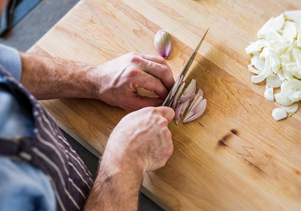  Santoku vs. chef's knife: A cook cuts scallions