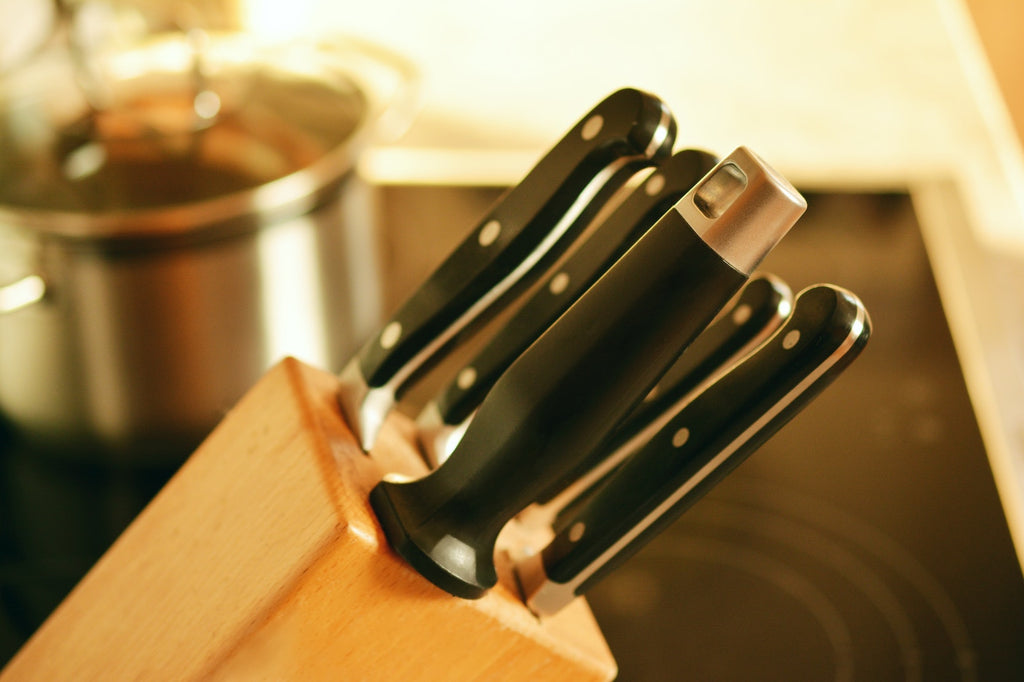 Magnetic knife holder: a knife block set