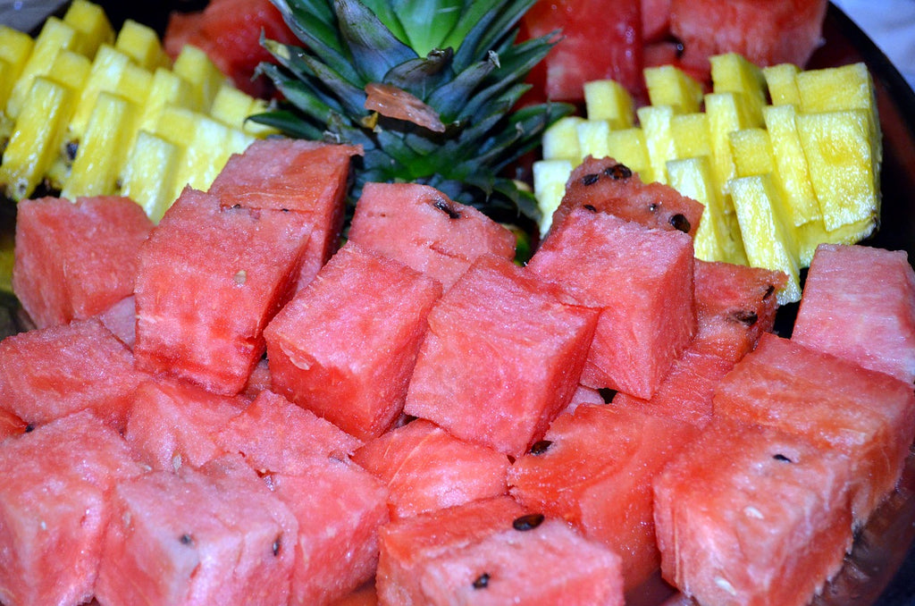 How to cut a watermelon: sliced watermelon and pineapple on a plate