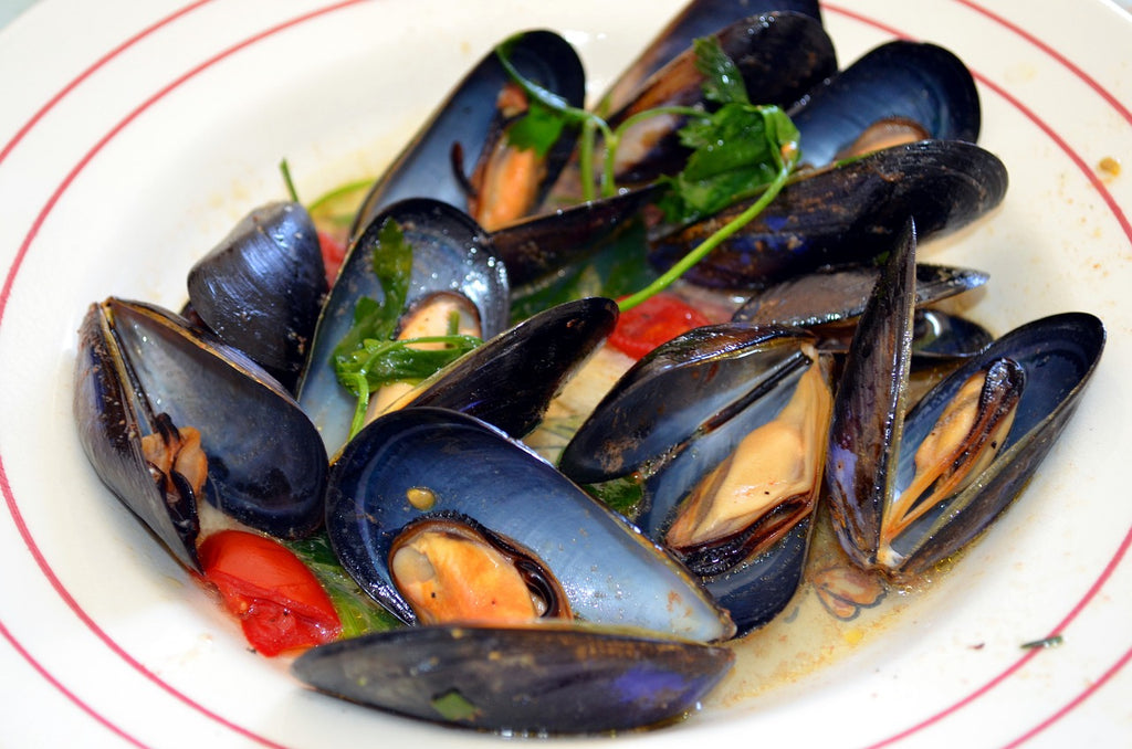 Skillet cooking: a bowl of sautéed mussels