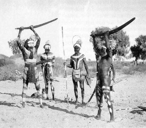 Aborigènes Australiens et bâtons de jet