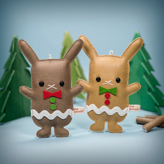 Flat-Bonnie-Gingerbread-Bunny-Ornament-GingerBun-Plush-A7s04749-IG