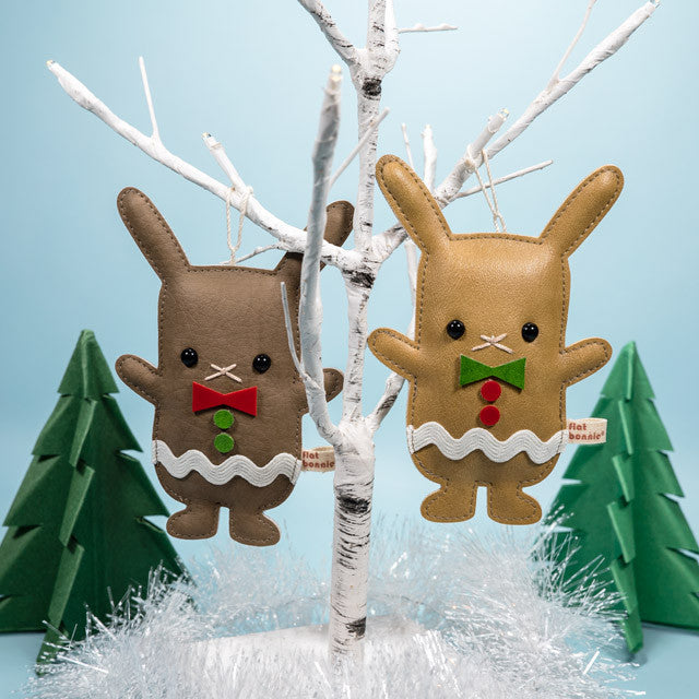 Flat-Bonnie-Gingerbread-Bunny-Ornament-GingerBun-Plush-A7s04763-IG