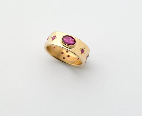 Ruby and 18K yellow gold ring