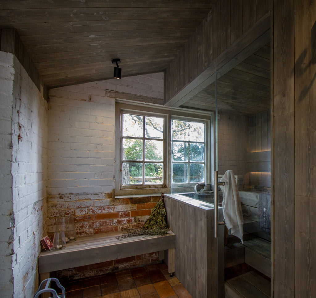 both the bespoke sauna and a functional anteroom, Thatched Cottage, Henley-on-Thames: Oxfordshire