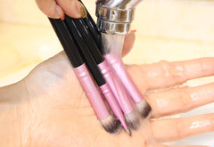 how-to-clean-makeup-brushes-rinse