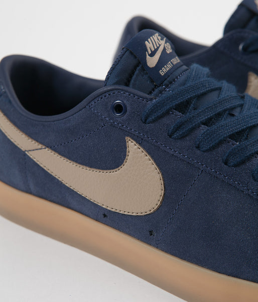 blue navy nike shoes