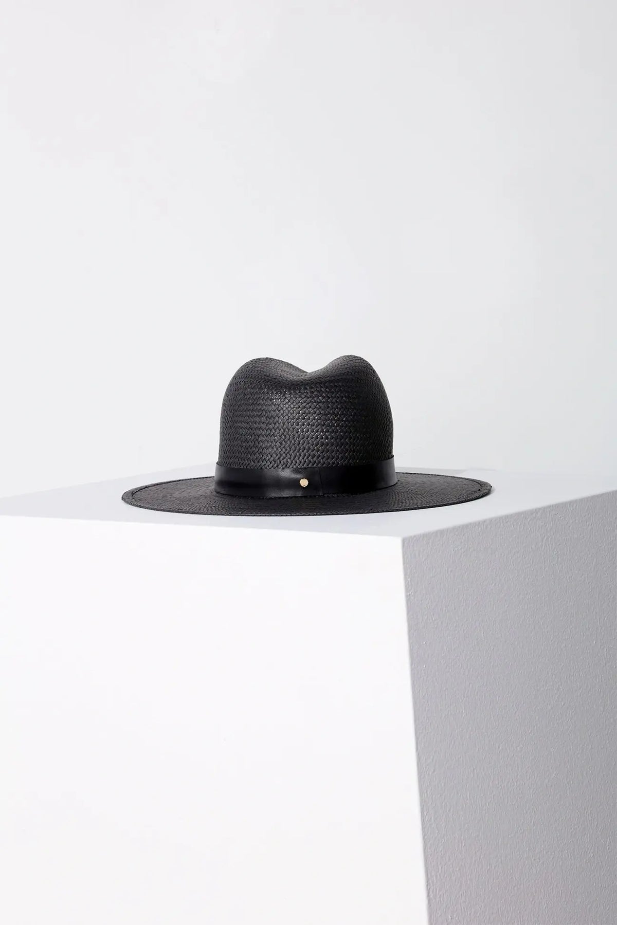 Janessa Leone - Simone Hat- Black - prodottihaccp