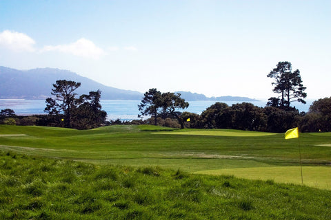 Rent golf clubs in Pebble Beach