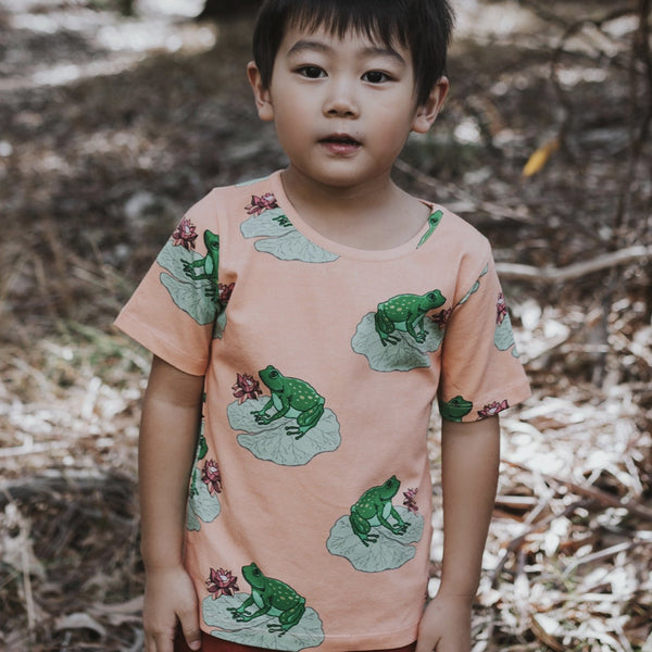 Tee - Echo the frog on peach