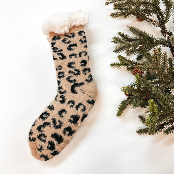 Fuzzy Sherpa Socks in Tan Leopard
