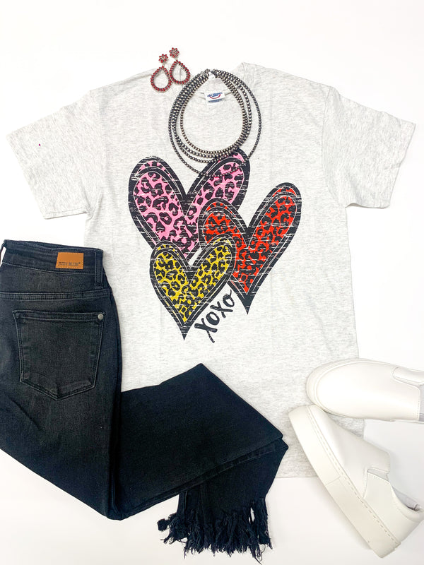 Last Chance Youth Small | Wild Hearts Leopard Multi Hearts Graphic Tee in Heather Grey