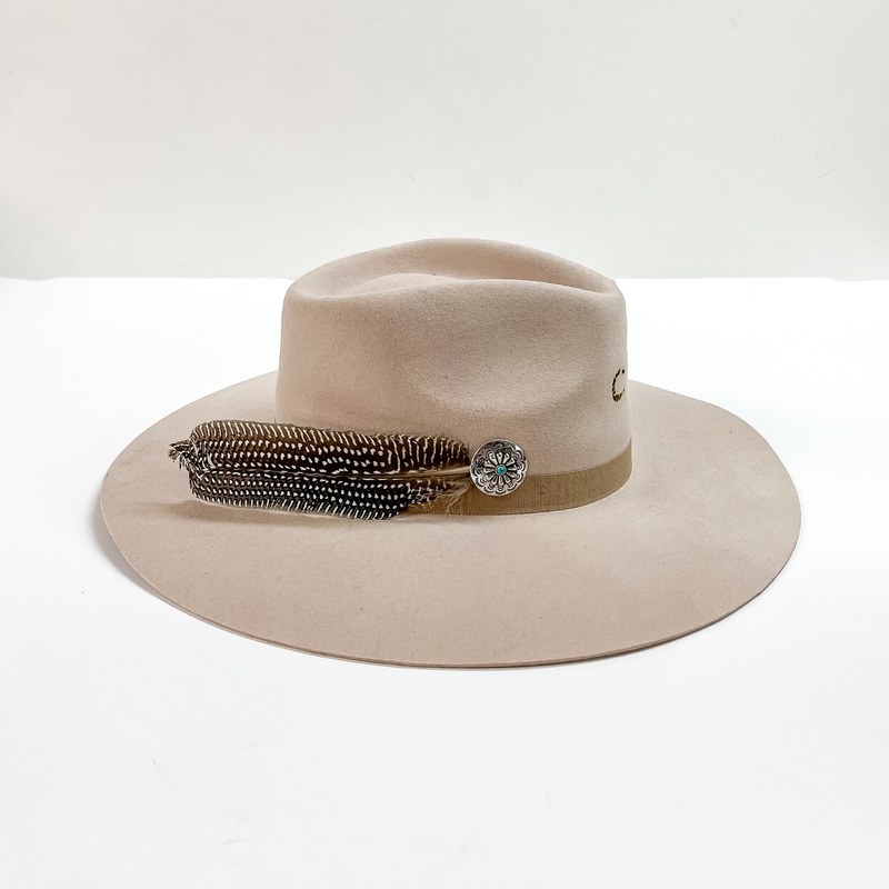 Circle Concho and White Dotted Feather Hat Pin in Silver Tone