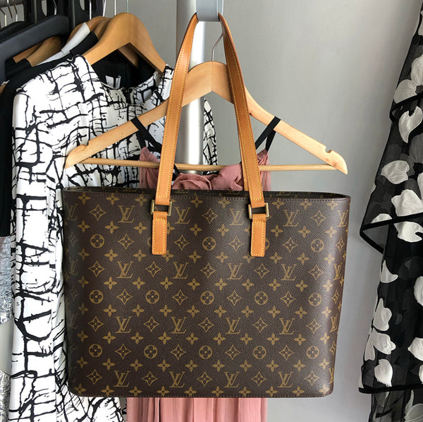 LOUIS VUITTON Luco Tote bag review #lvreview #louisvuittonbag #totebag  #bagreview 