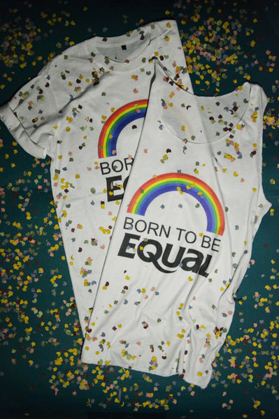 Az idei évben a Szputnyik legénysége is szivárványba borította magát limitált számú "Born to be EQUAL" pólóinkkal és trikóinkkal, amiket beszerezhetsz a hozzád legközelebb eső shopban!