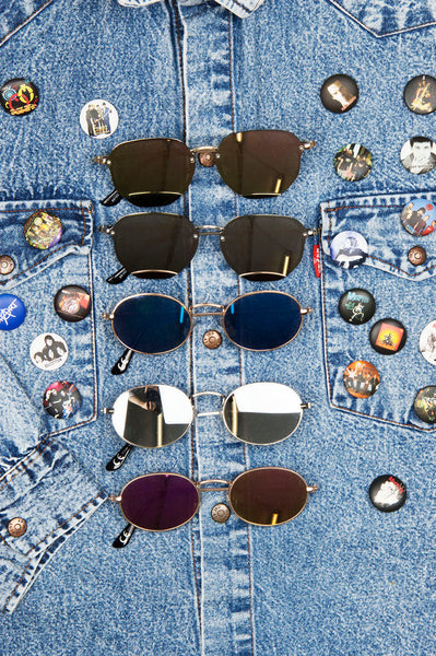 A 90-es évek trendjei hódítanak 2019-ben a napszemüvegek terén is, ezért szerezd be a legmenőbb vékonyított darabokat! Számtalan formában is színben találhatod meg őket Szputnyik üzleteinkben és webshopon is.