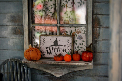 Fall Decor Pumpkins on Window Sill