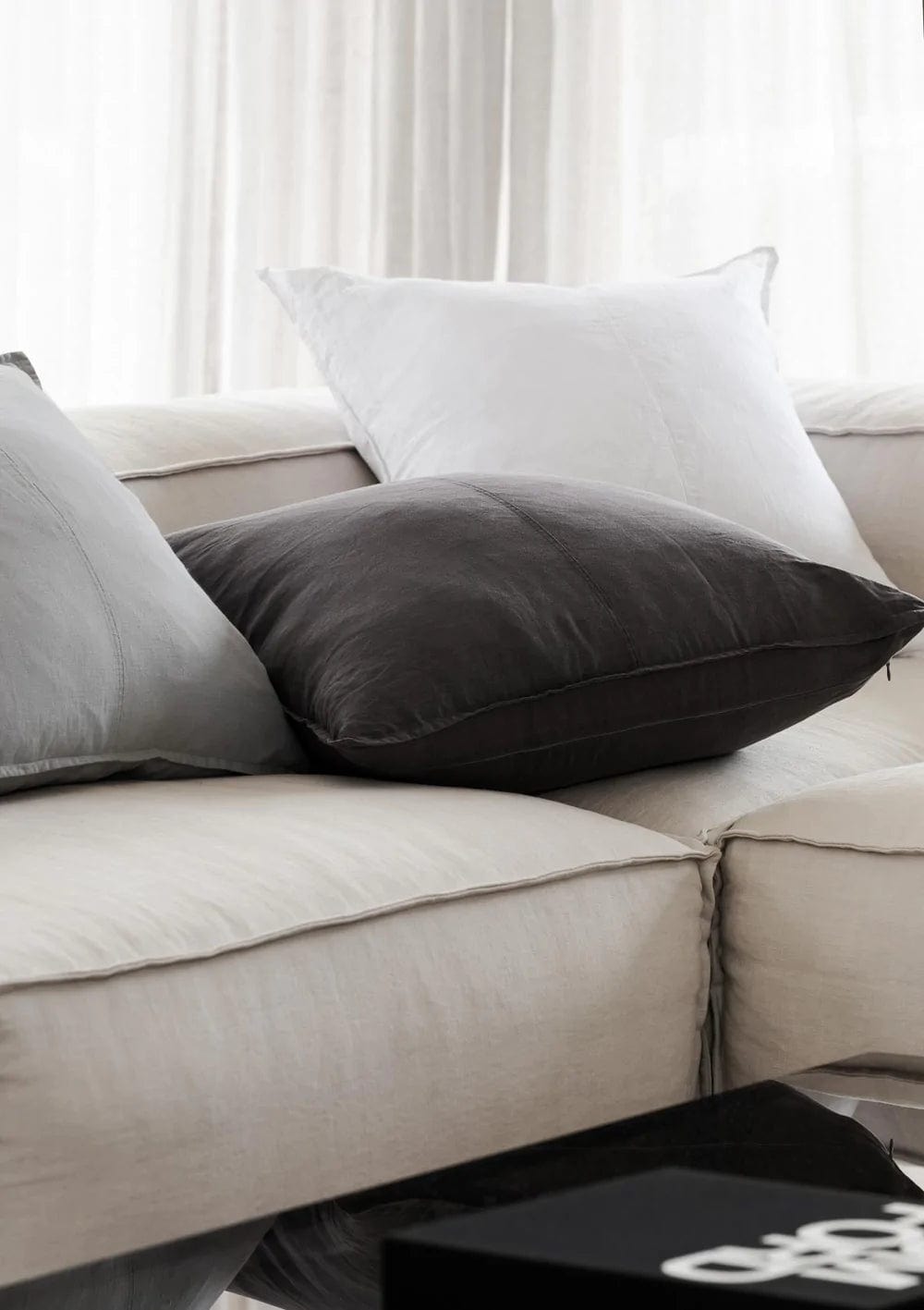 Flou. Design 100% Linen Throw Cushion - Forest Green (7739149123833)