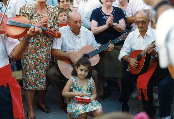abuelos cantando con sus nietos - Newbies