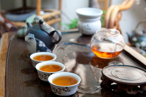 oolong tea and teacups