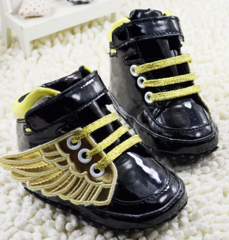 boys black and gold sneakers