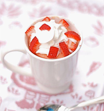 strawberries-and-cream-mug-cake