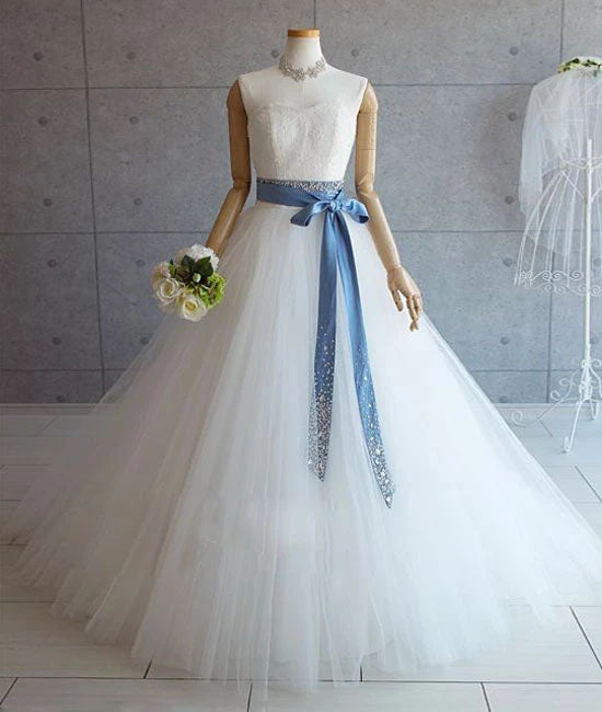 white sweetheart wedding dress