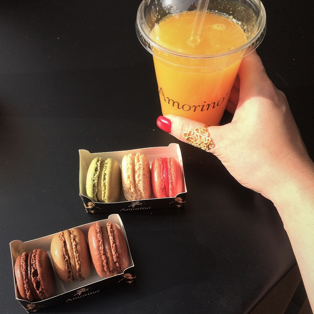 Freshly squeezed orange juice and ice cream macaroons