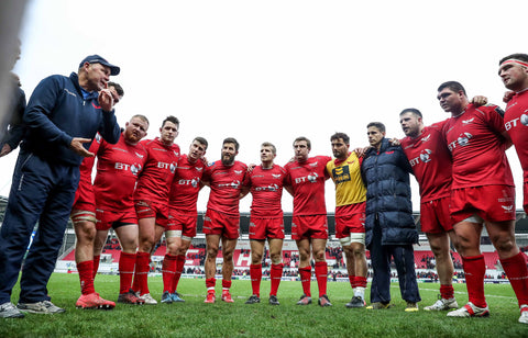 Wayne Pivac address his Scarlets team 