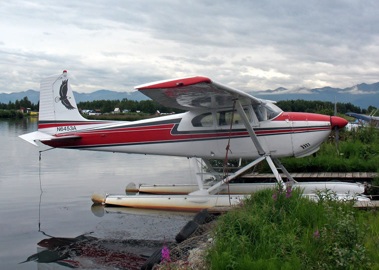 Cessna 182 floatplane