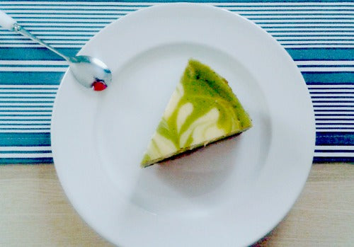 This is so delicious Matcha Green Tea Cheesecake you can't stop with just one slice!