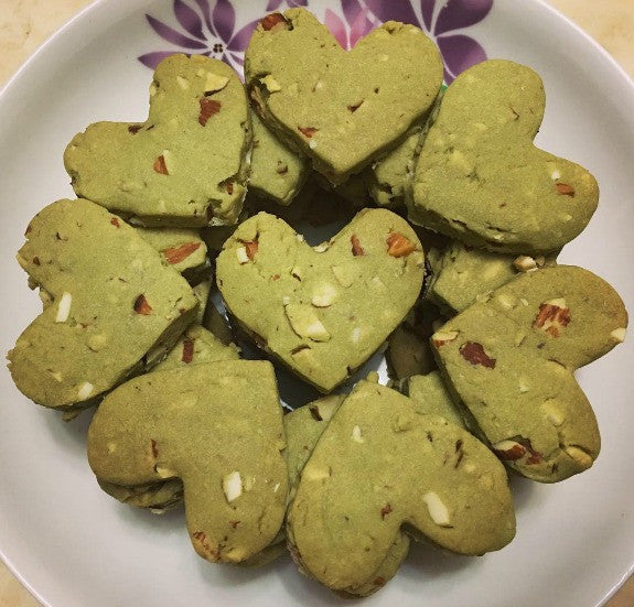 Homemade Almond Green Tea Matcha Biscuits are super soft, buttery, bittersweet and toasty which make the perfect heart-melting Valentine treats for your soulmates