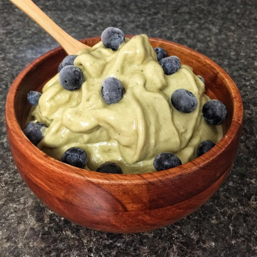 Healthy matcha nice cream topped with blueberry is super duper easy & simple to make! It certainly makes the best breakfast recipe for post-Holidays