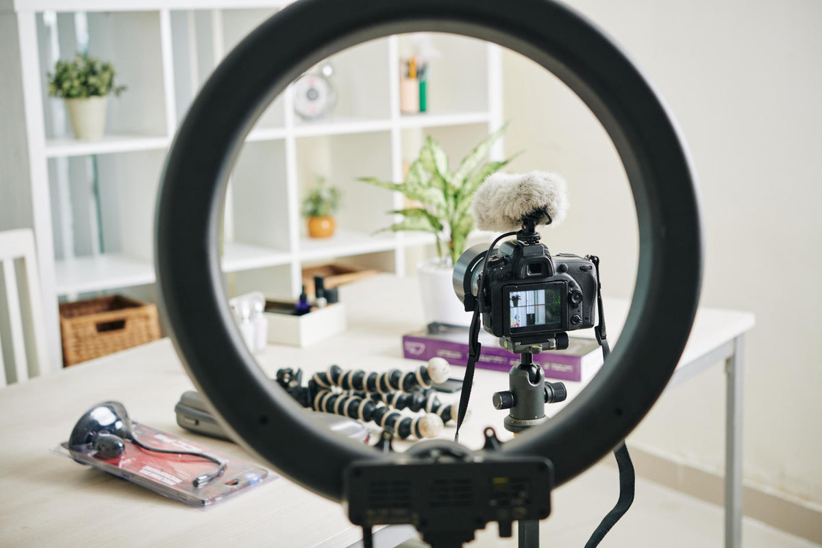 The Best Vlogging Ring Light Kit That Everyone Is Talking About Mila