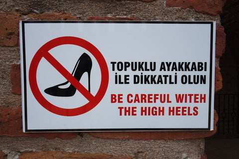 Heelho Strut Sign